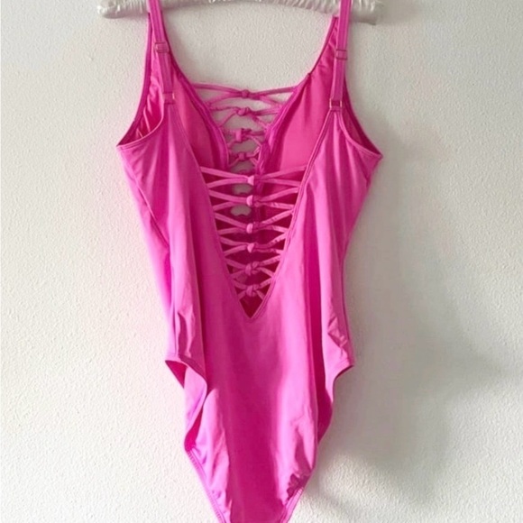 NEW Lilly Pulitzer Isle Lattice One-Piece
Swimsuit PLUMERIA PINK NWT Sz 14 - Picture 9 of 13